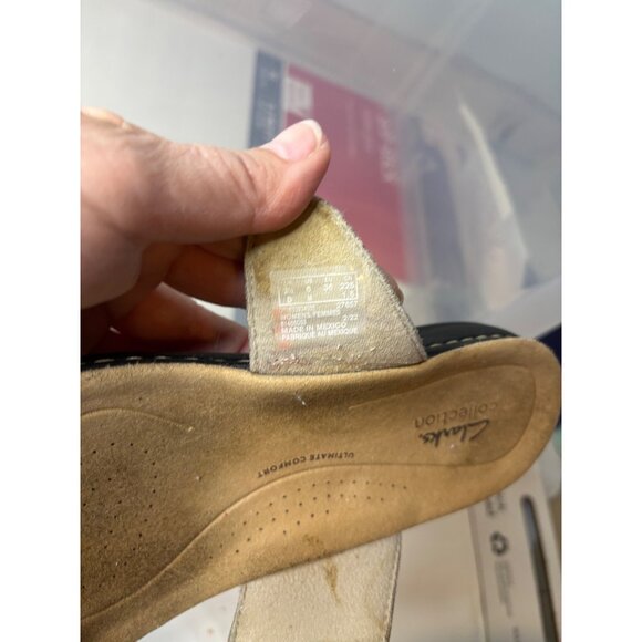 Clarks Collection Laurieann Rae Flip Flops Size 6M Bow Metallic Suede Sand - Picture 7 of 7